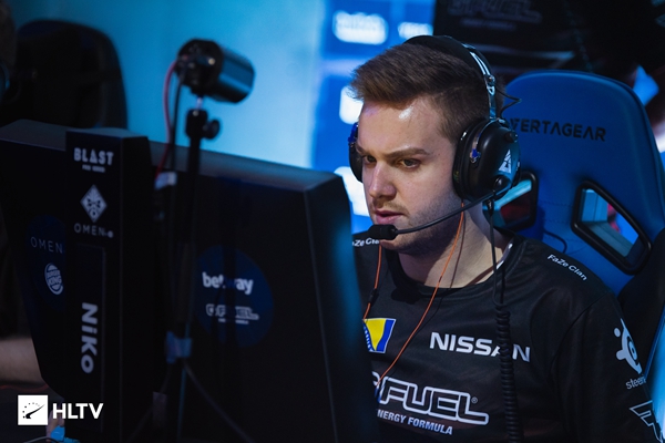 YouTube 禁止了 Team Falcons 的官方账号