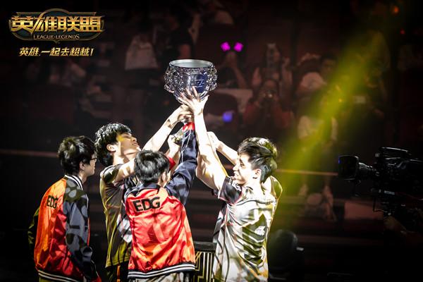 DOTA2比赛：深渊联赛中国区：RNG无情2：0碾压SAG